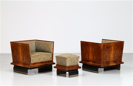 ALFONSO LIPORESI Coppia di poltrone con pouf . -. Cm 67,00 x 64,00 x 68,00....