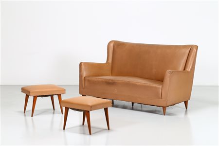 PONTI GIO' (1891 - 1979) Divano e due panchetti. -. . Struttura in legno e...