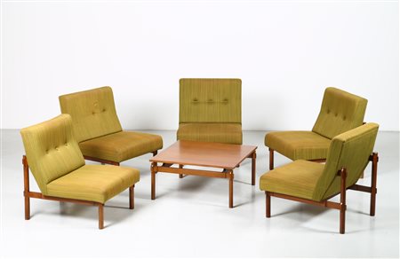 PARISI ICO (1916 - 1996) Cinque poltrone mod. 748, un tavolino mod. 869 . -....