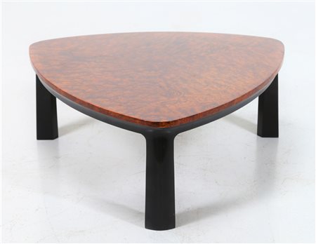 EDWARD WORMLEY Tavolino da caffè. -. Cm 83,00 x 33,50 x 83,00. Legno laccato...