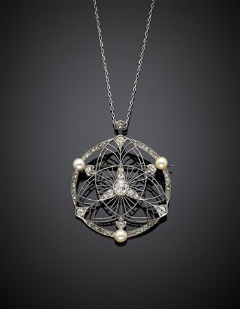 Pendente/spilla in platino rifinito con perle bianche e diamanti per...