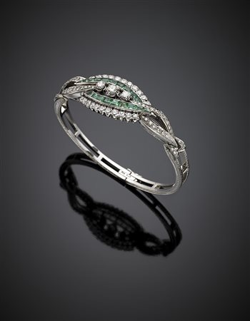 Bracciale rigido in oro bianco con diamanti per complessivi ct. 8 circa e...