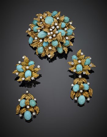 Demi parure composta da spilla e orecchini pendenti in oro giallo cesellato,...