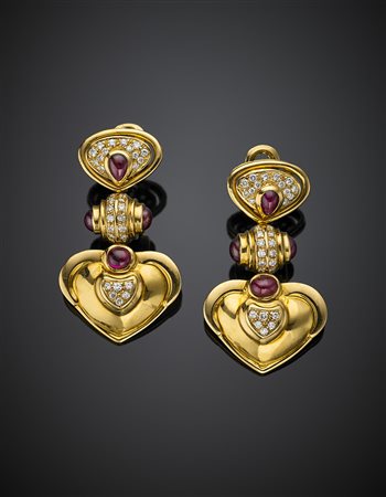 Orecchini pendenti a guisa di cuori con perno e clip in oro giallo, diamanti...