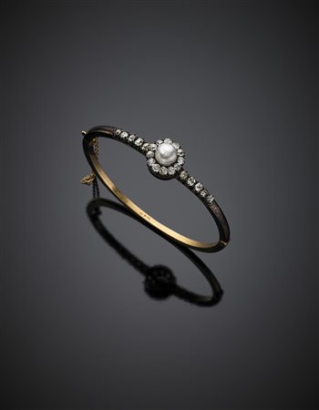 Bracciale rigido in oro giallo e argento, diamanti old mine per complessivi...