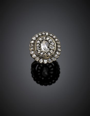 Anello in oro giallo, argento e diamanti irregolari a mezza rosetta e flat, g...