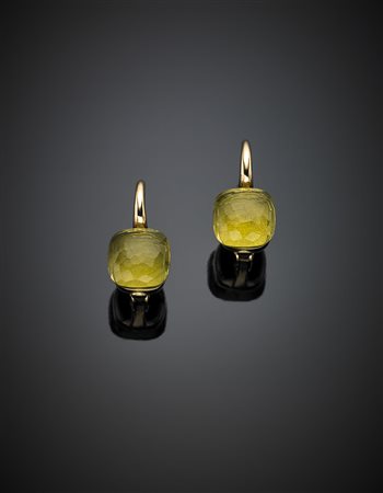 POMELLATOOrecchini pendenti in oro giallo con peridoti a cuscino, g 10,15,...