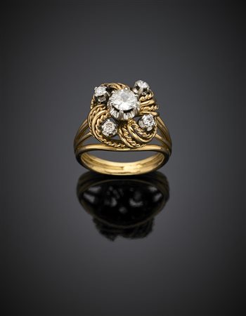 Anello in oro giallo a filo in parte ritorto con diamante centrale di di ct....