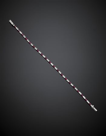 FAVEROBracciale a segmenti articolati in oro bianco con diamanti rotondi per...