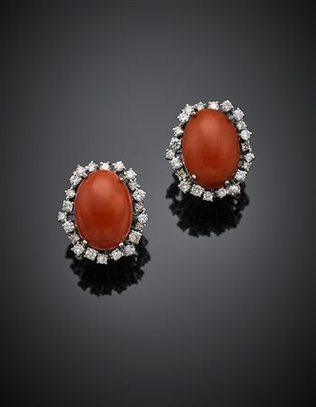 Orecchini in oro bianco con coralli e diamanti per complessivi ct. 2,50...