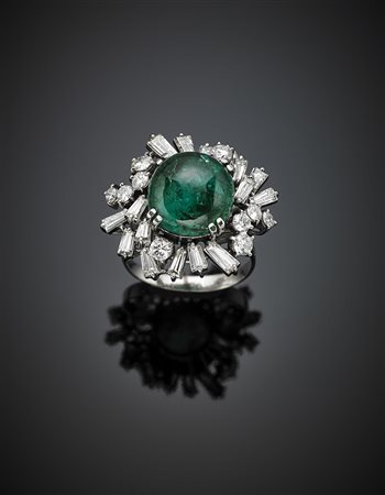 Anello in oro bianco con diamanti tapered e rotondi per complessivi ct. 4...