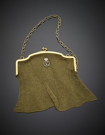 Borsina da sera, a rete in oro giallo con monogramma coronato, g 239,79,...
