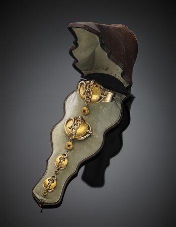 Demi parure in oro giallo 333/1000 in parte cesellato composta da bracciale...