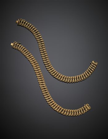 Coppia di bracciali a catena in oro giallo, g 36,4, lungh. cm 20 circa. Uno...