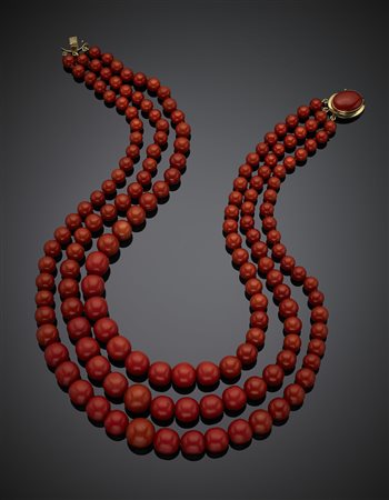 Collier a tre fili a scalare in boules di corallo Rubrum, boules diam. da mm...