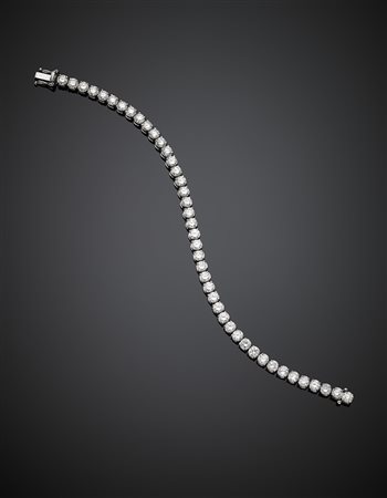 Bracciale tennis in oro bianco e diamanti per complessivi ct. 7 circa, g...