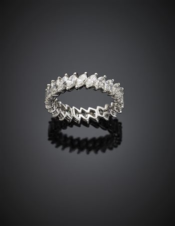 CRIVELLIFedina eternity in oro bianco con diamanti a navette per complessivi...