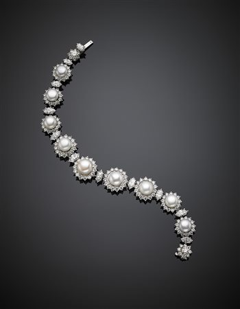 Bracciale in platino, diamanti rotondi e a navette per complessivi ct. 15...