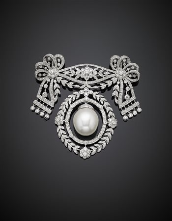 Spilla a guisa di ghirlanda con nastri e frange in oro bianco, diamanti...