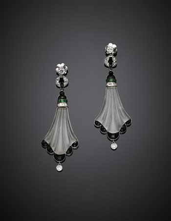 Orecchini pendenti in platino, onice e vetro satinato scolpiti e rifiniti con...