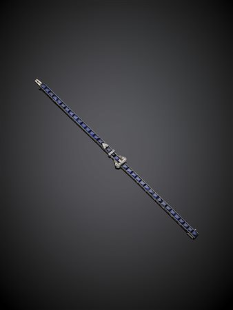 Bracciale a fibbia in platino con zaffiri carrè per buona parte sintetici...