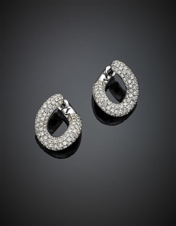 POMELLATOOrecchini in oro bianco rifiniti con diamanti a pavè per complessivi...