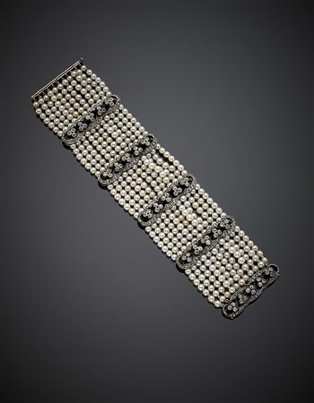 Bracciale in platino e oro con undici fili di perle coltivate del diametro di...