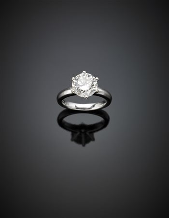 DAMIANIAnello in oro bianco con diamante solitario taglio a brillante di ct....