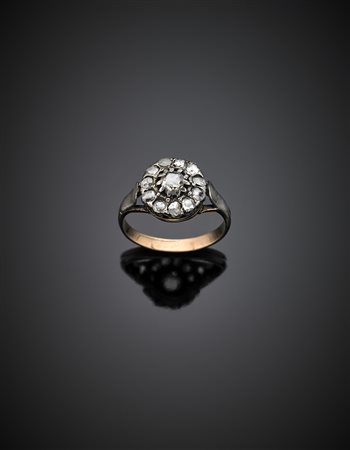 Anello in oro giallo e argento con diamanti a mezza rosetta, g 3,89 misura...