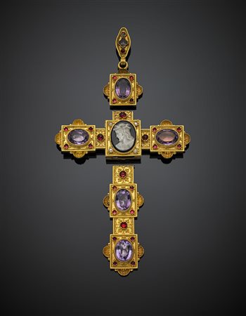 Croce reliquiario in oro giallo rifinita con ametiste, paste vitree rosse e...