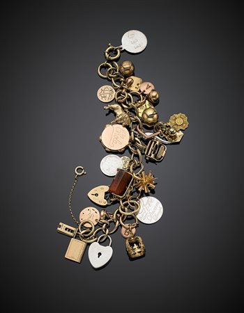 Bracciale oro giallo 333/1000 con charms in oro da 333/1000 a 750/1000 e...
