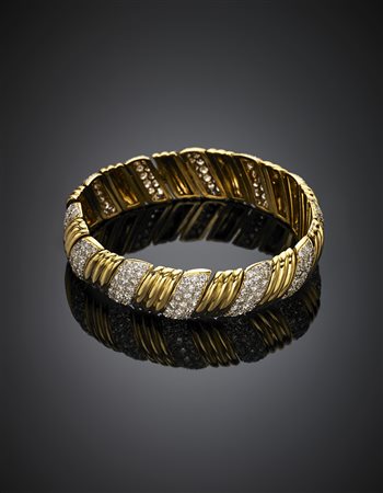 Bracciale a moduli alterni in oro giallo e diamanti per complessivi ct. 11...