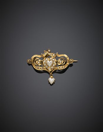 Spilla in oro giallo con perle a cuore e mezze perle, g 6,47, lungh. cm 4,20,...