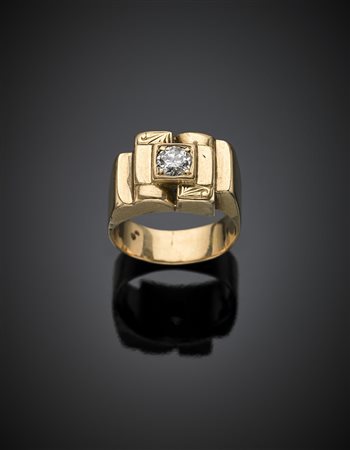 Anello in oro giallo con diamante rotondo di ct. 0,55 circa, g 8,57.-ENYellow...