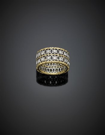 Anello in oro giallo e bianco traforato a pizzo con due file di diamanti per...