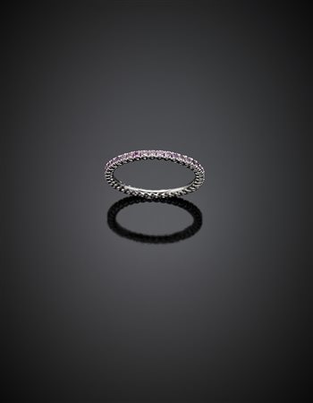 *DI GREGORIOFedina eternity in oro bianco e zaffiri rosa per complessivi ct....