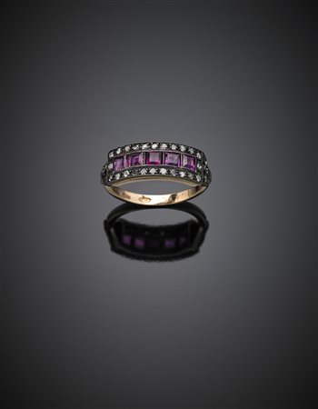 Anello in oro giallo, argento, rubini carré e diamanti, g 3,57 misura 17/57....