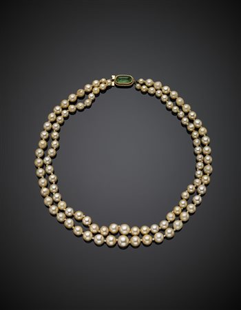 Collana a due fili di perle coltivate a scalare con chiusura in oro giallo e...