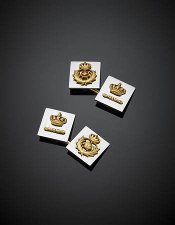 Gemelli in acciaio con stemmi in oro giallo e smalto rosso, g 8,24, diam. cm...