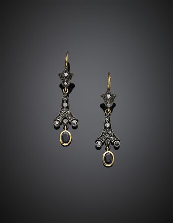 Orecchini pendenti in oro giallo, argento, diamanti a mezza rosetta e...