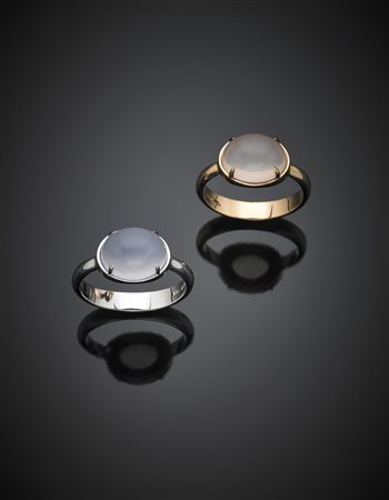 *DI GREGORIOLotto composto da due anelli in oro bianco e rosa, uno con...