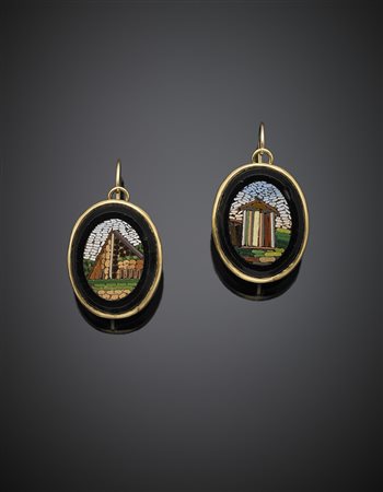 Orecchini in oro giallo 333/1000 con micromosaico su onice, g 15,86, lungh....