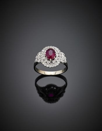 Anello in oro bianco con rubino sintetico ovale di ct. 1,01 circa e diamanti...