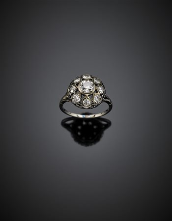 Anello in oro e argento con diamanti per complessivi ct. 1,10 circa, g 3,16...