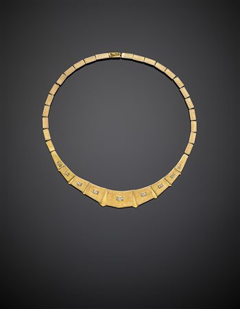 Collier semirigido modulare in oro giallo lucido e satinato rifinito con...
