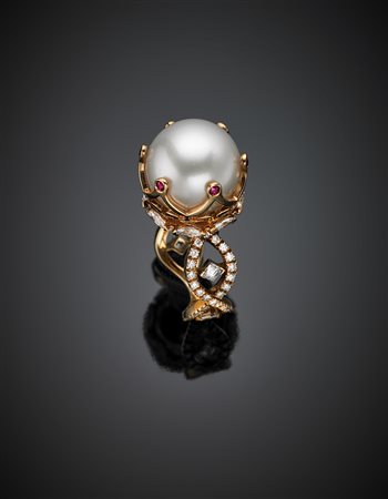 *DI GREGORIOAnello in oro rosa, perla, diamanti rotondi e a navette per...