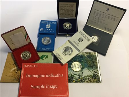 REPUBBLICALotto di monete speciali in confezione.