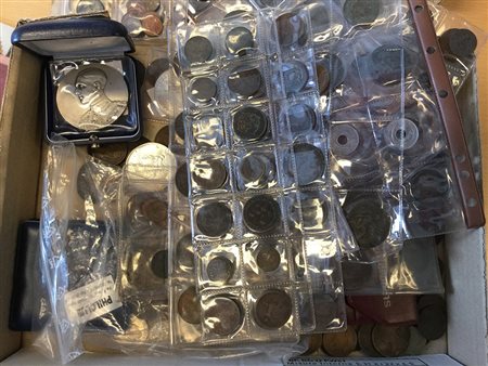 VARIEOltre 350 monete italiane ed estere (comprese alcune medaglie), la...