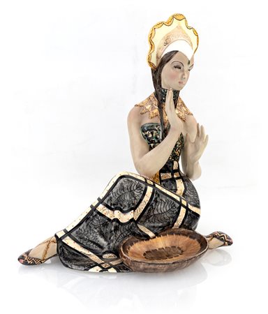 Balinese figura di ragazza orientale in terraglia a colaggio decoro policromo...