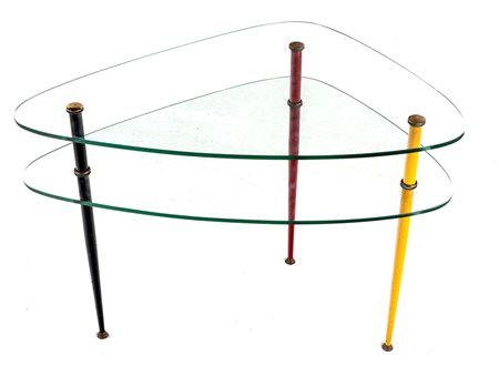 Tavolino "Arlecchino" struttura a tre gambe in metallo colorato e due ripiani...